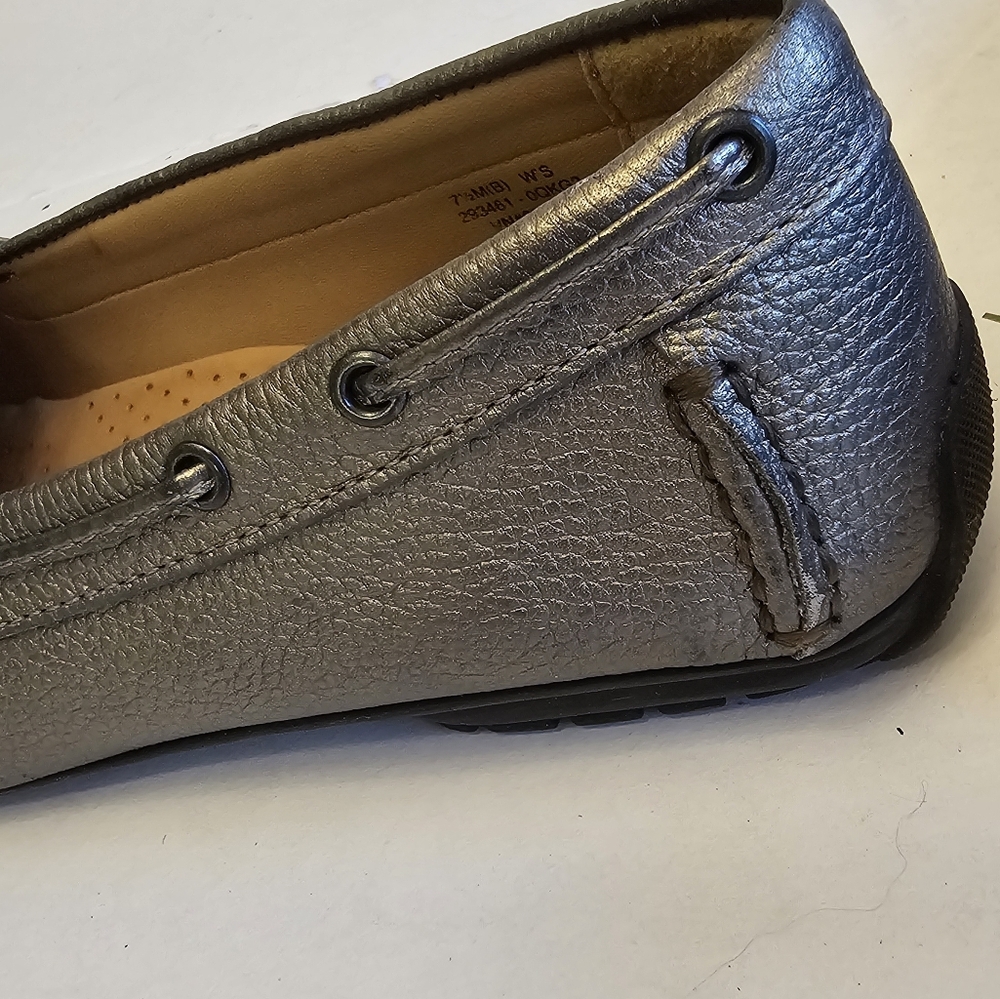 L.L.Bean Women's Leather Silver Metallic Driving Moccasin Loafers Size 7.5 - Picture 15 of 15